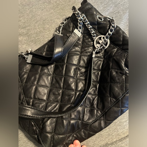 Michael kors leather puff purse - Picture 1 of 2